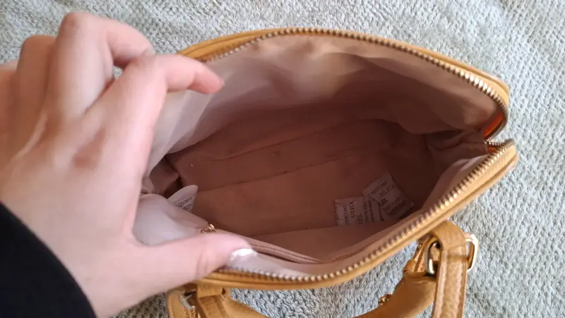 Bolso de cuero camel con correa ajustable - 2