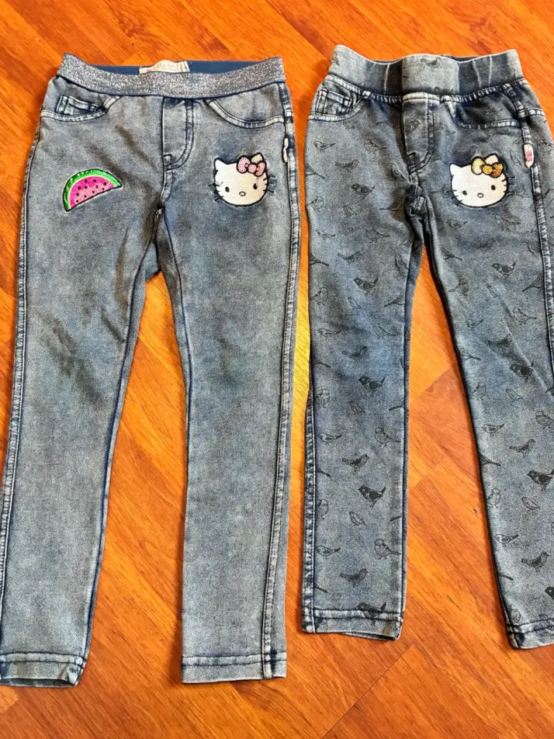 2 calzas T3, tipo jeans Hello Kitty - 1