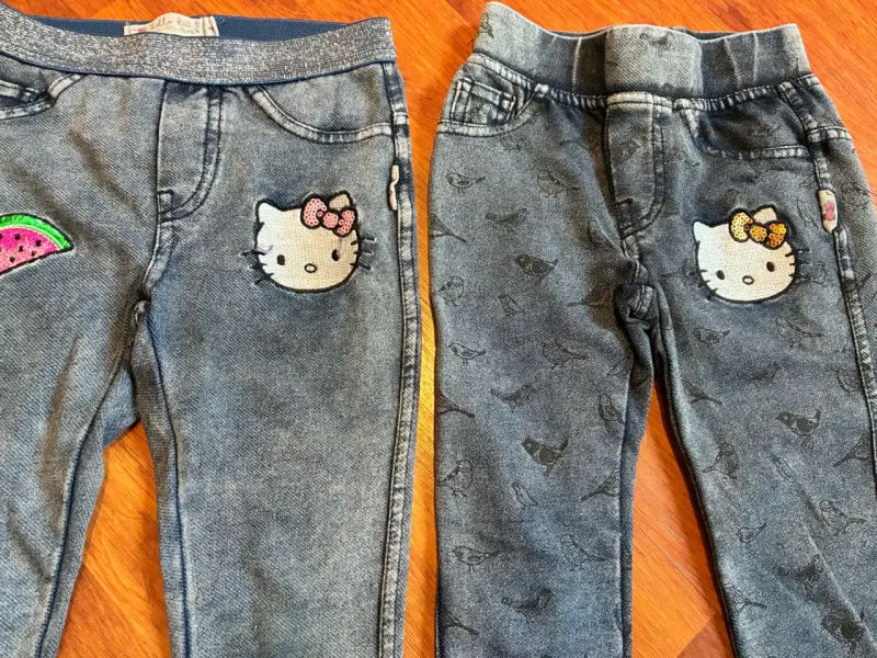 2 calzas T3, tipo jeans Hello Kitty - 2