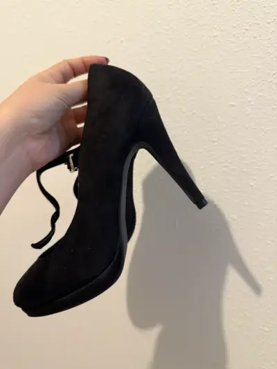 Zapatos de tacón negros elegantes - miniatura 3