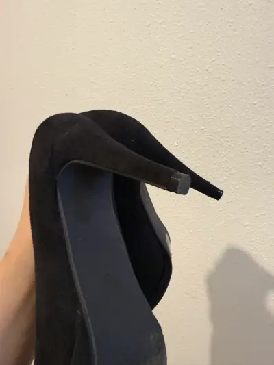Zapatos de tacón negros elegantes - miniatura 4