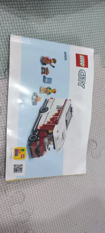 Autocaravana Aventurera de Vacaciones LEGO® City - miniatura 1