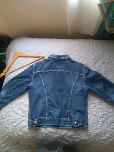 Chaqueta de mezclilla azul para hombre - miniatura 3