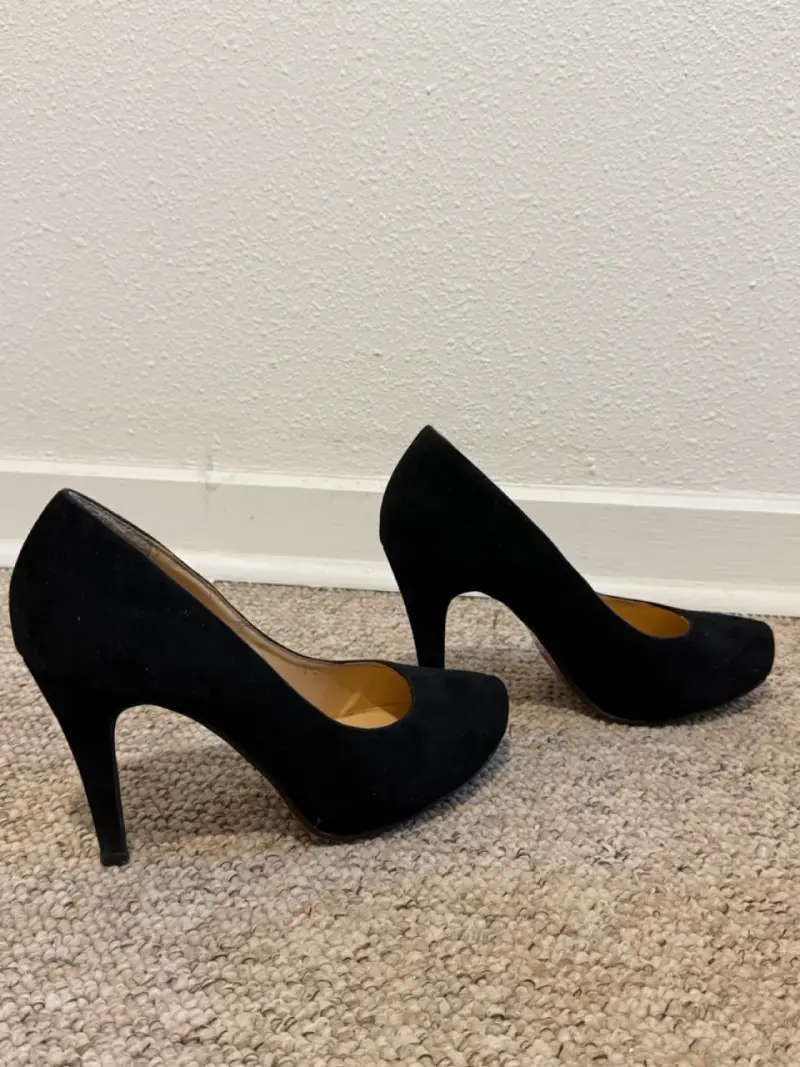 Tacones negros de gamuza elegantes - 1