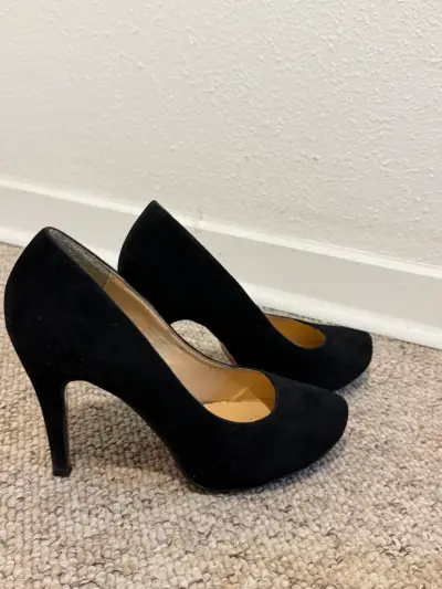 Tacones negros de gamuza elegantes - miniatura 2