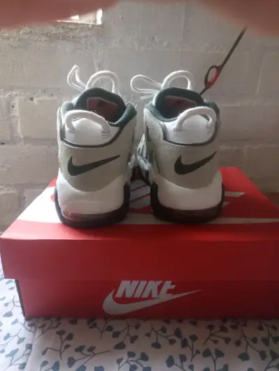 Zapatillas Nike Air More Uptempo blancas - miniatura 2