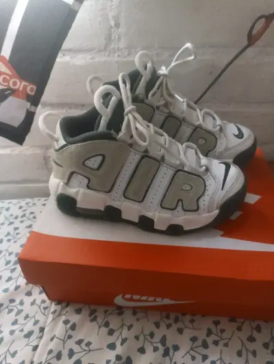Zapatillas Nike Air More Uptempo blancas - miniatura 6