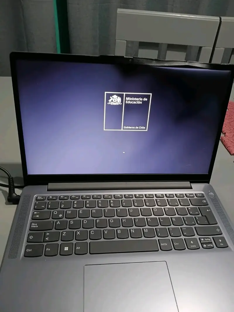 Notebook Lenovo con pantalla de 15 pulgadas - 1