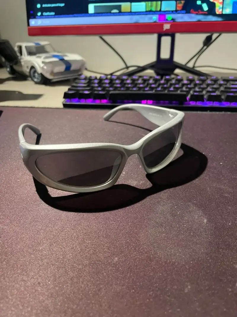 Gafas de sol deportivas unisex color gris y negro - 2