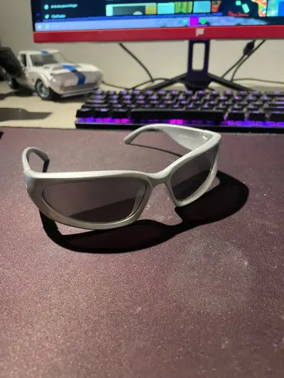 Gafas de sol deportivas unisex color gris y negro - miniatura 2