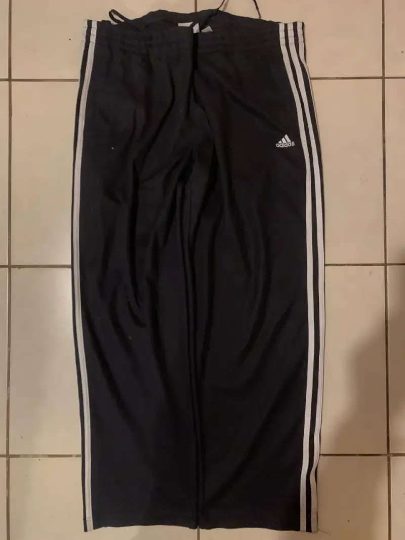 Pantalones deportivos Adidas negros con franjas - 1