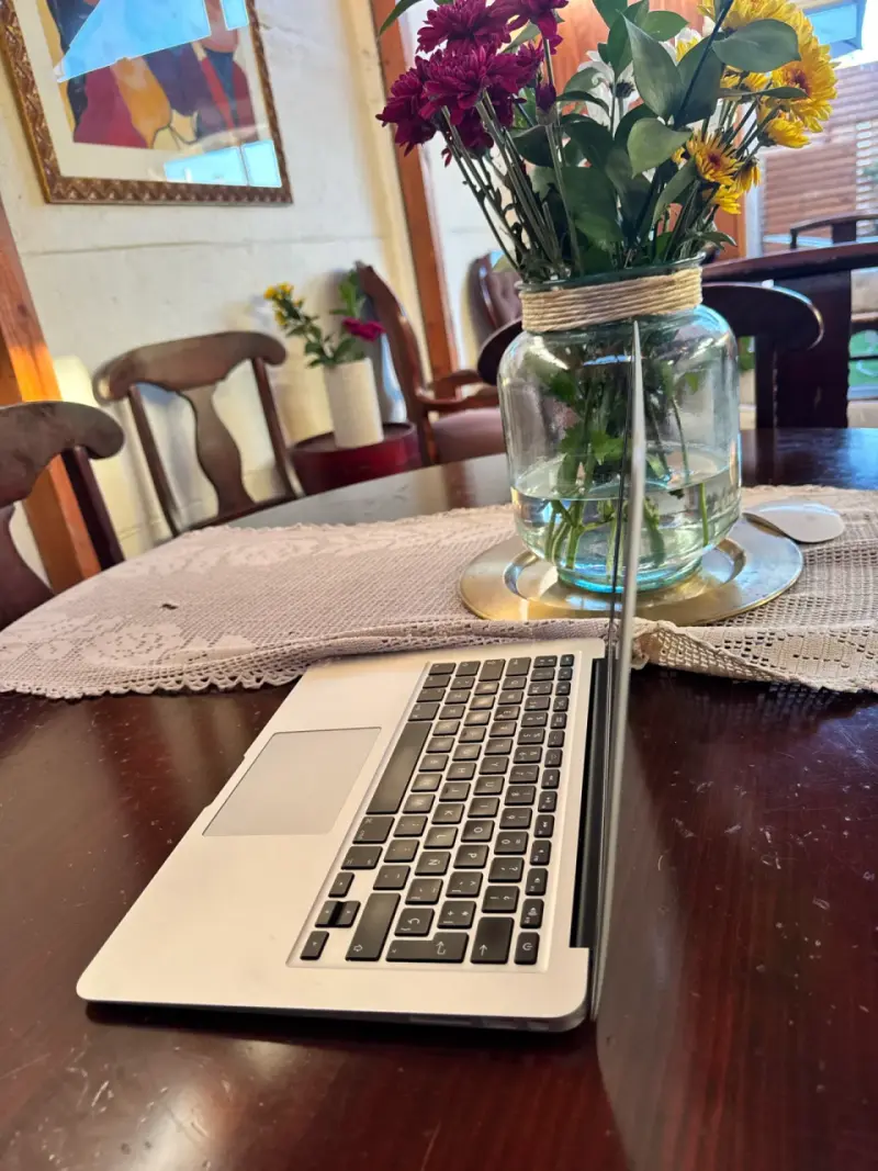 Laptop MacBook Air 13 pulgadas en buen estado - 2