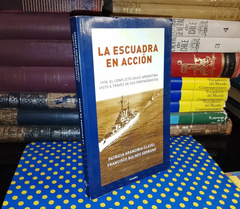 La Escuadra En Acción - Patricia Arancibia Clavel - 1