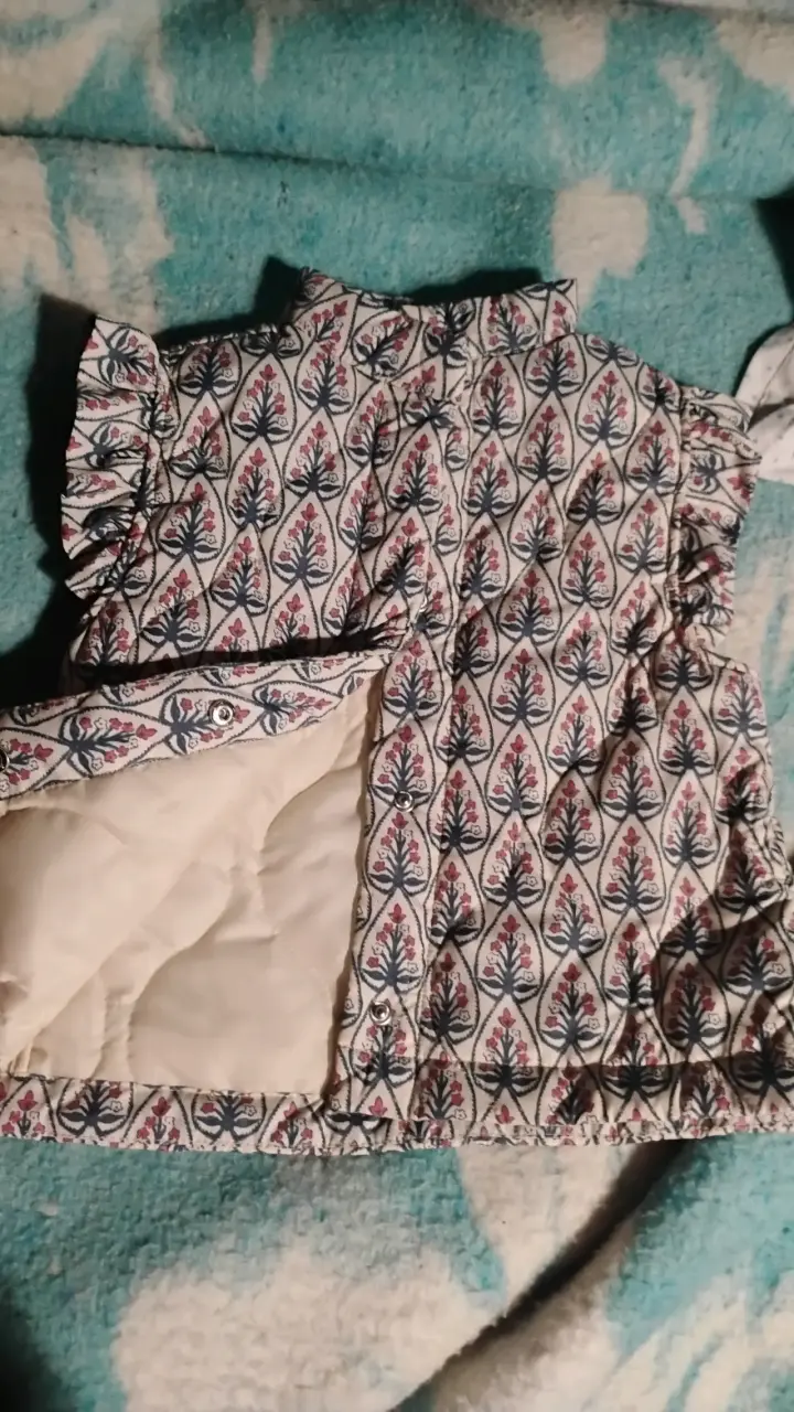 Chaqueta infantil estampada con volantes - 2