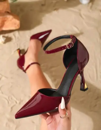 Zapatos de tacón alto burdeos con pulsera - miniatura 2