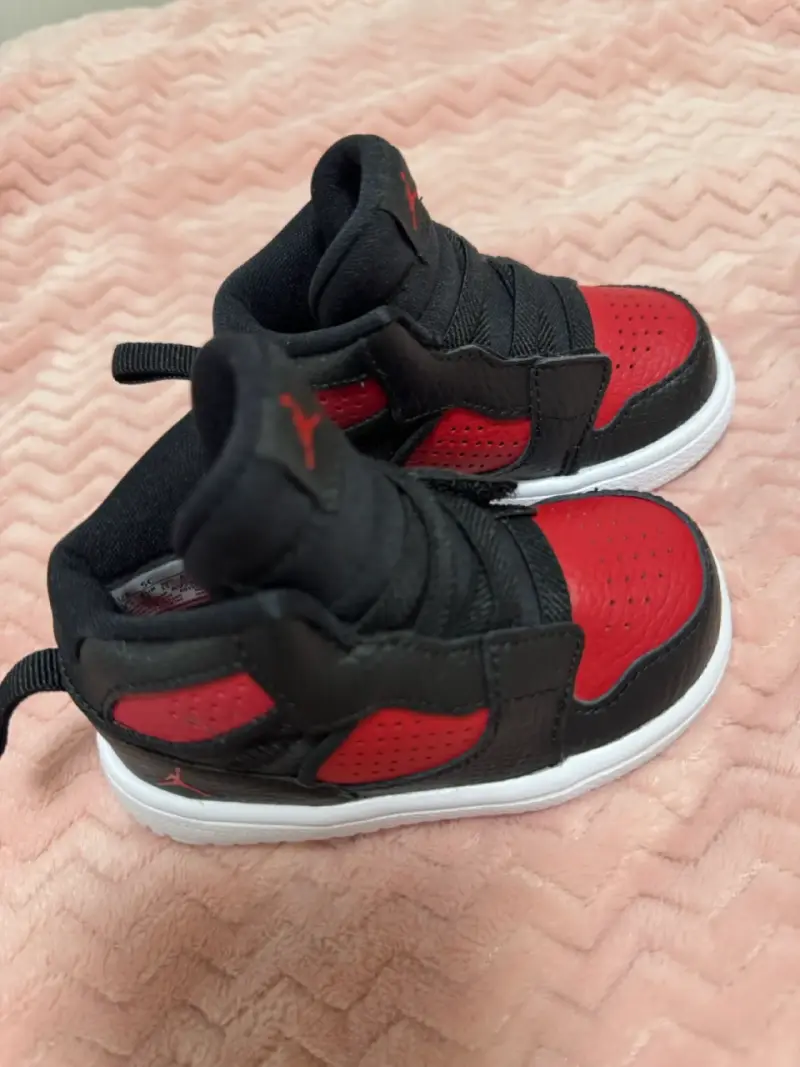 Zapatillas Jordan nuevas - 2