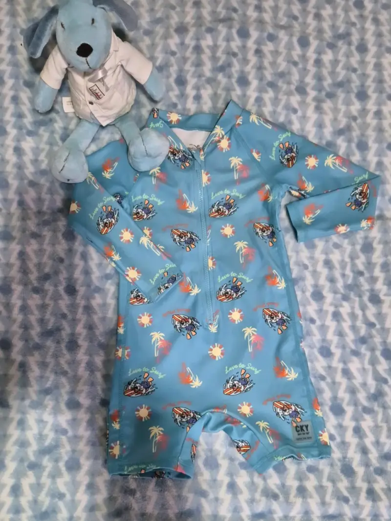Traje de baño infantil azul estampado - 1