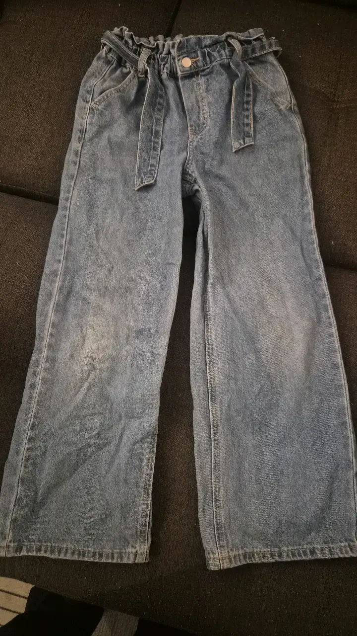 Jeans de mezclilla para niña con cinturón