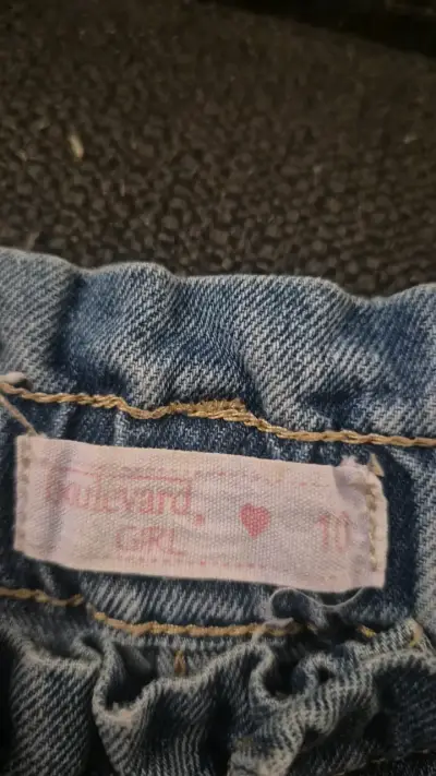 Jeans de mezclilla para niña con cinturón - miniatura 2