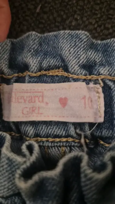 Jeans de mezclilla para niña con cinturón - miniatura 3