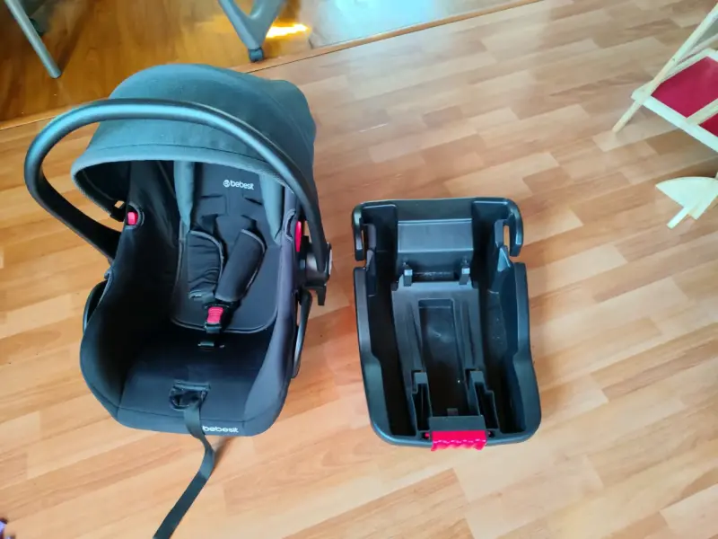Silla de auto para bebé con base desmontable - 2