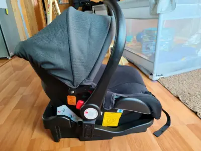 Silla de auto para bebé con base desmontable - miniatura 3