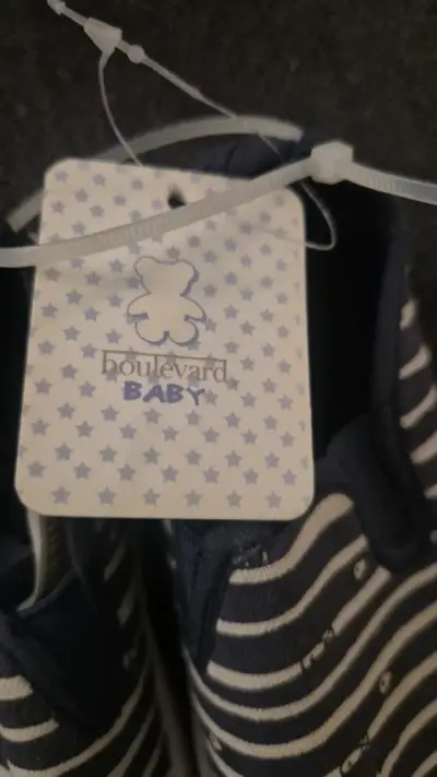 Zapatillas de bebé rayadas azul y blanco - miniatura 2