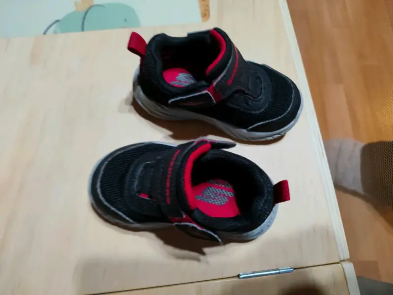 Zapatillas Skechers negras para niños - 2