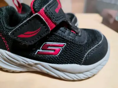 Zapatillas Skechers negras para niños - miniatura 3