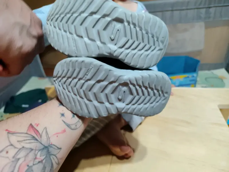 Zapatillas Skechers negras para niños - 4