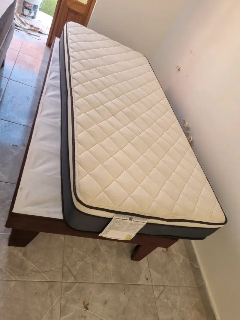Cama individual con colchón ortopédico - 1