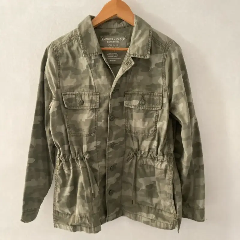 Chaqueta American Eagle talla M-L - 1