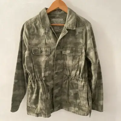 Chaqueta American Eagle talla M-L - miniatura 1