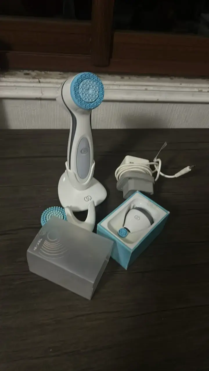 Cepillo facial eléctrico con cabezales intercambiables - 1