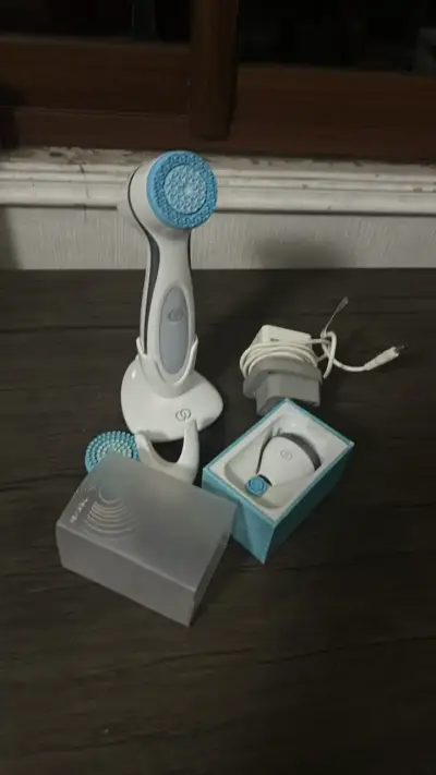 Cepillo facial eléctrico con cabezales intercambiables - miniatura 1