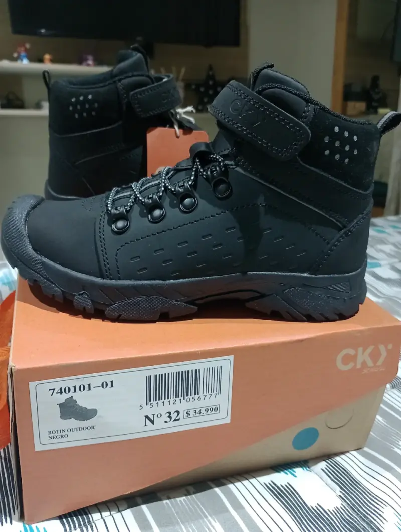 Botines outdoor CKY negros talla 32 - 1