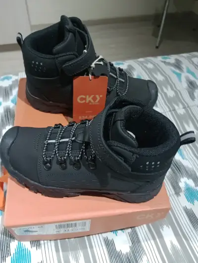 Botines outdoor CKY negros talla 32 - miniatura 2