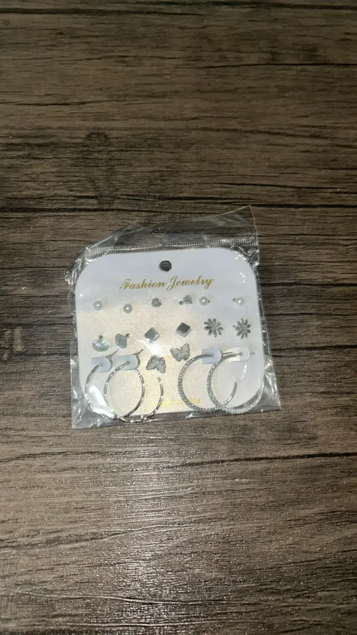 Set de aros y pendientes de moda
