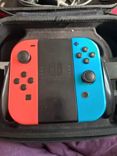 Consola Nintendo Switch con accesorios y juegos - miniatura 2