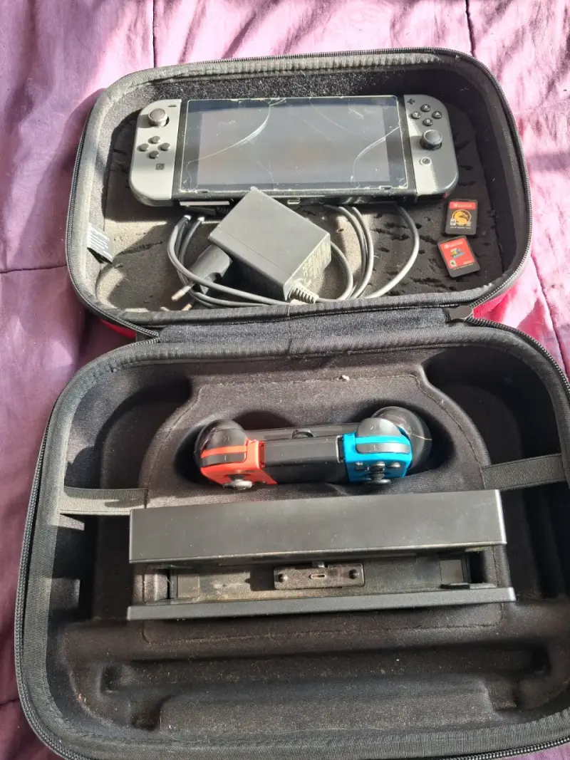 Consola Nintendo Switch con accesorios y juegos - 4