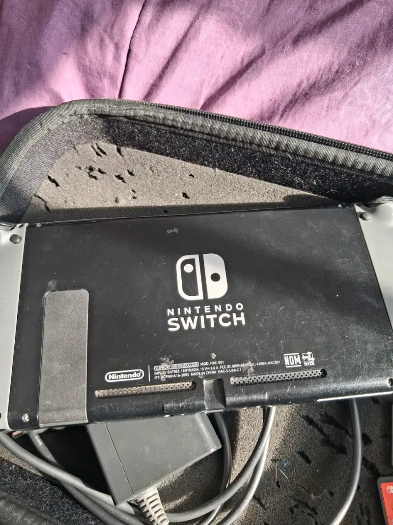 Consola Nintendo Switch con accesorios y juegos - 5