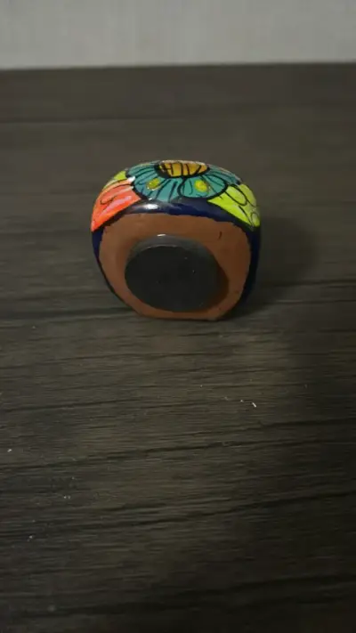Calavera decorativa artesanal pintada a mano - miniatura 2