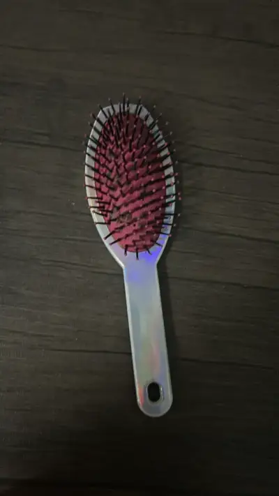 Cepillo de pelo ovalado con cerdas rojas - miniatura 1