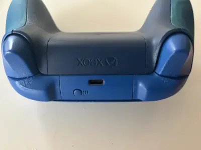 Control  Xbox series S/X color azul metálico - miniatura 2