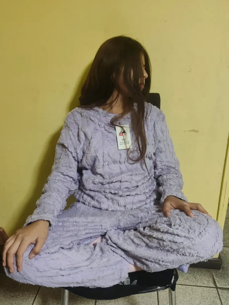 Pijama de felpa lila para mujer - 1