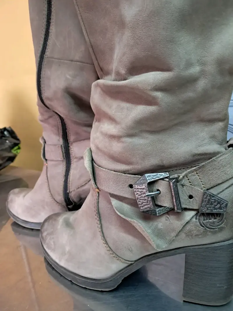 Botas de cuero beige con tacón alto - 2