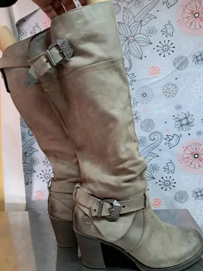 Botas de cuero beige con tacón alto - miniatura 3