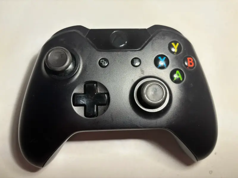 Control para Xbox One negro original - 1