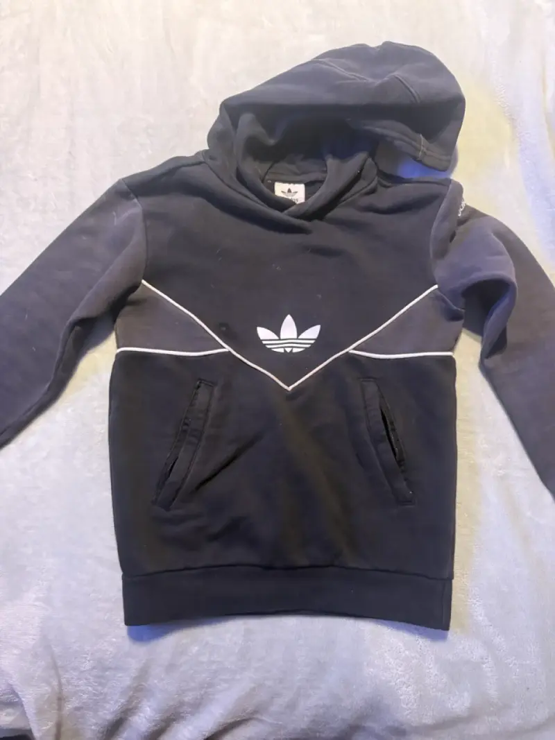 Polerón con capucha Adidas negro
