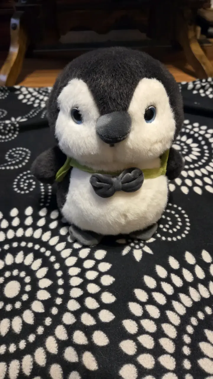 Peluche pingüino con corbatín - 1